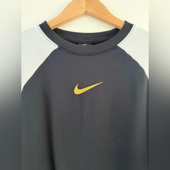 Nike Dri Fit Gold Swoosh Sweatshirt - Picture 6 of 8